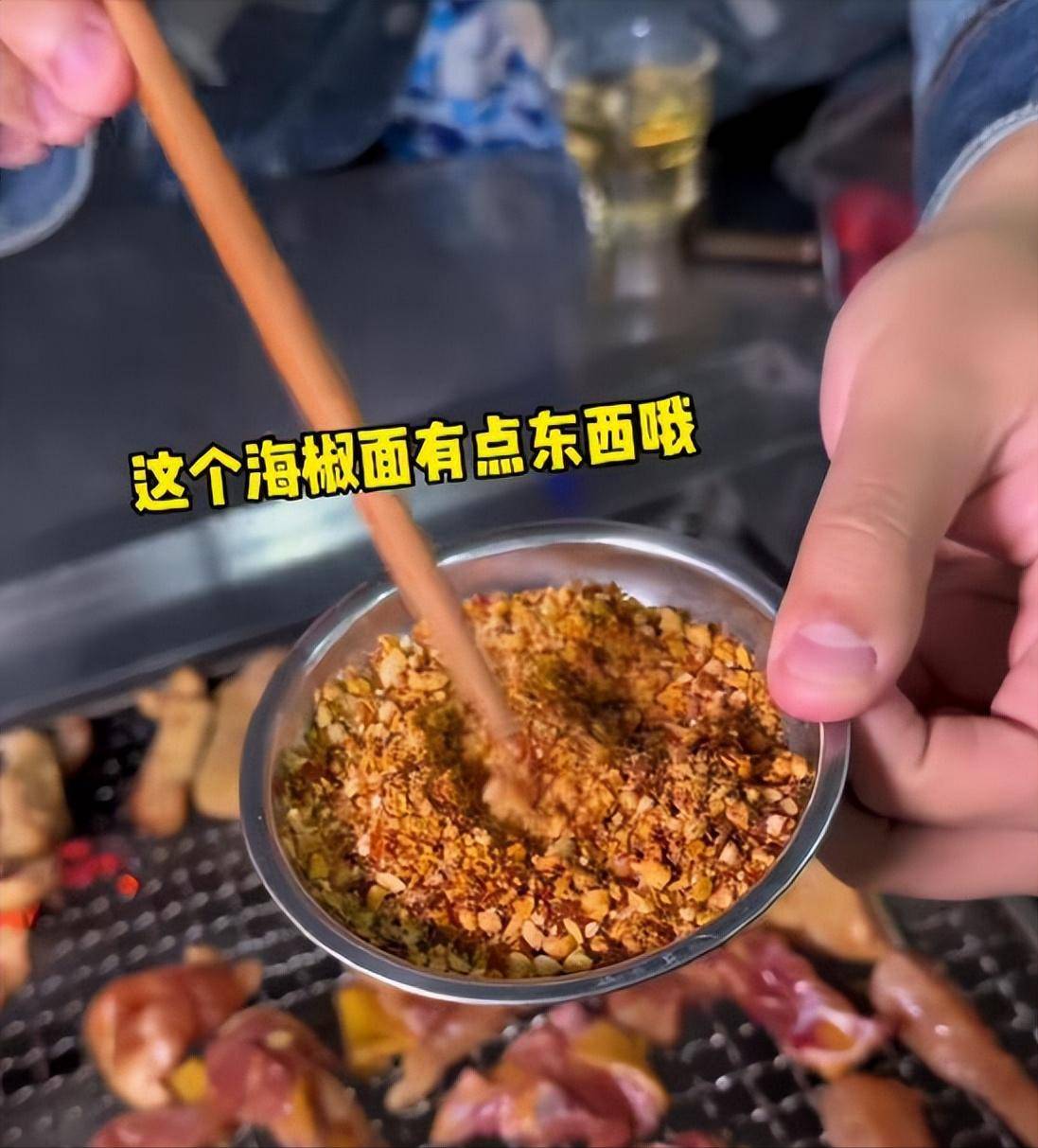 四川饭店回收剩蘸料被拍!称拿去喂鸡,当地人爆黑料,市监局介入