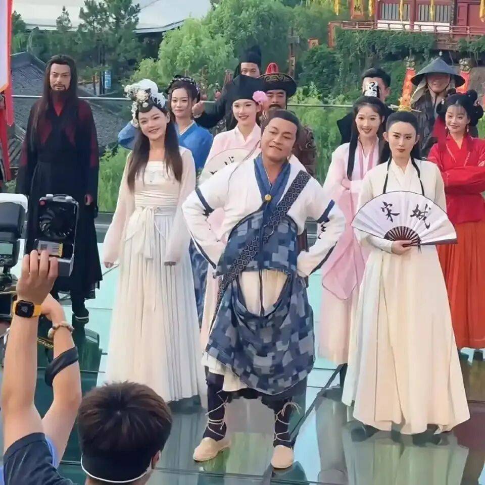 他什么时候退圈的?