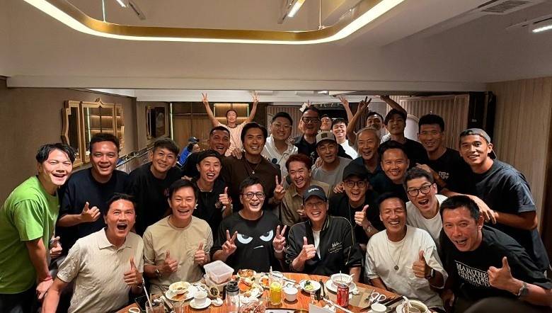 香港知名男星提前庆生!谭咏麟关礼杰等到场,退圈后仍人缘爆棚